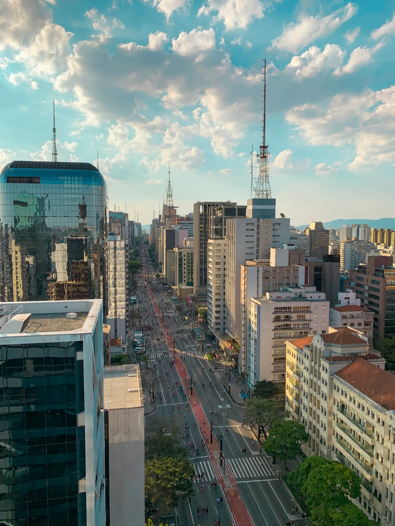 Vista de cima da Avenida Paulista em São Paulo